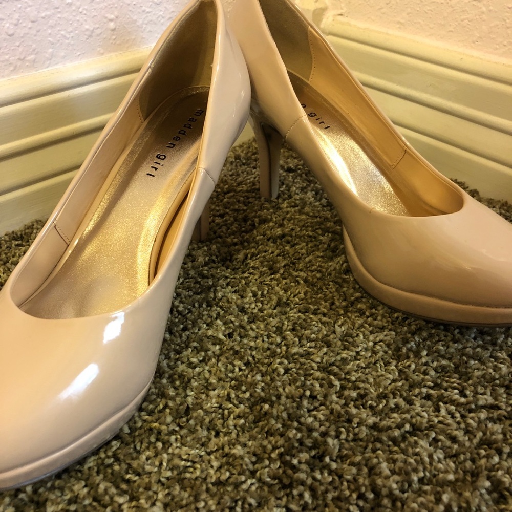 Shoes - Picture 2 of 4